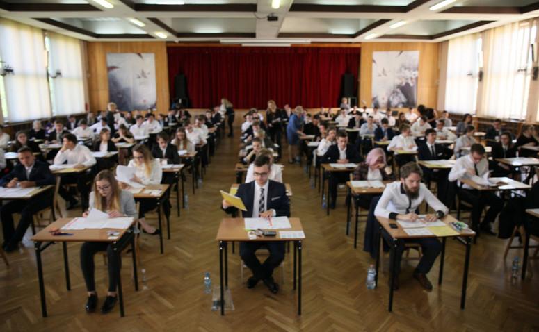 Morawiecki: egzaminy i matura na przeomie czerwca i lipca