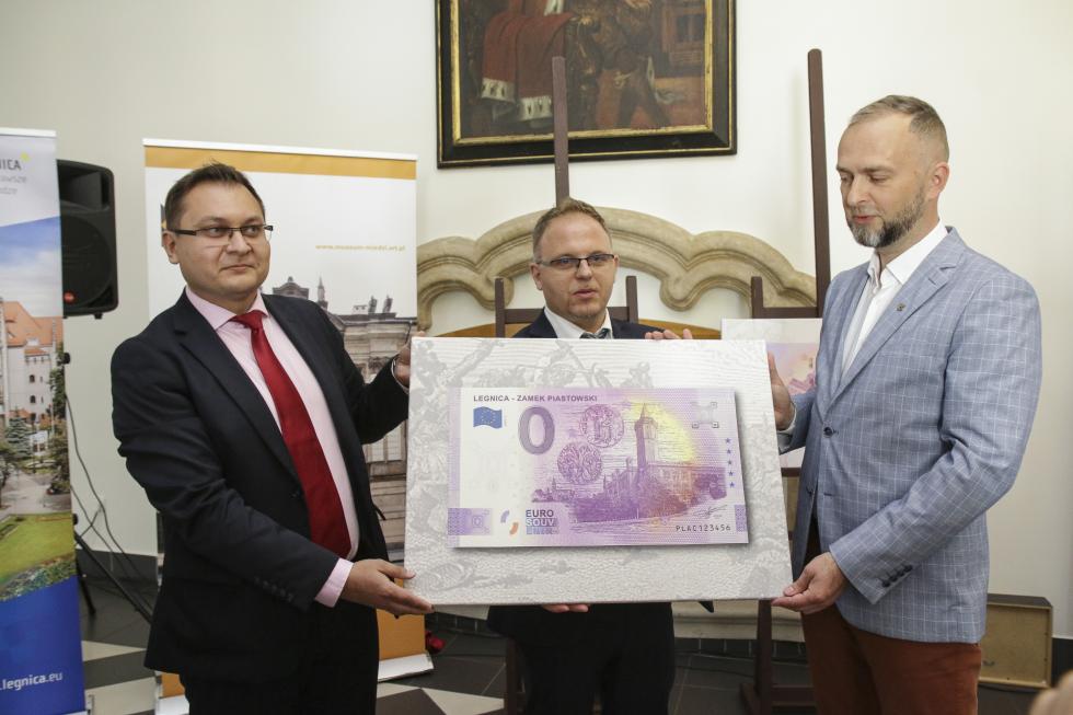 Zamek Piastowski z florenem na wyjtkowym banknocie 0 Euro powieconym Legnicy 